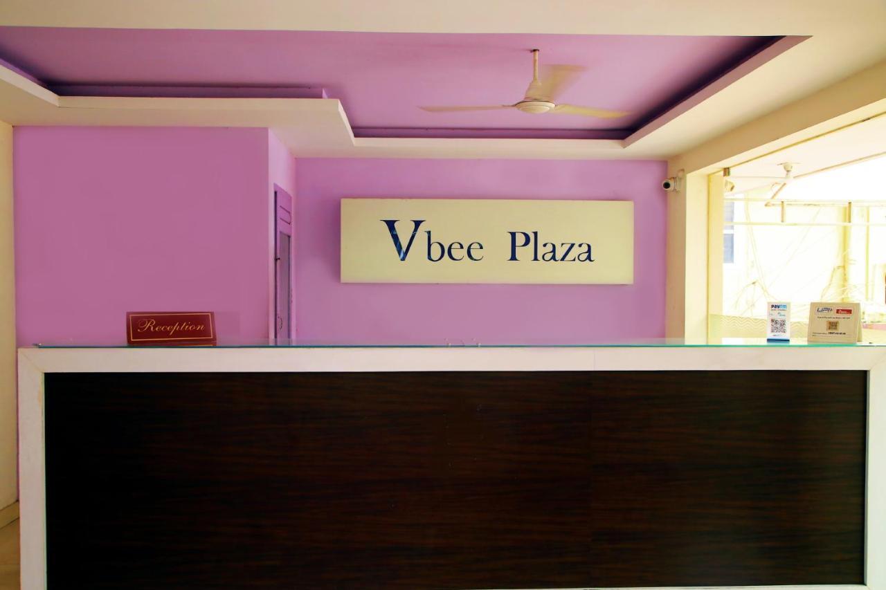 V Bee Plaza Hotel Thiruvananthapuram ภายนอก รูปภาพ