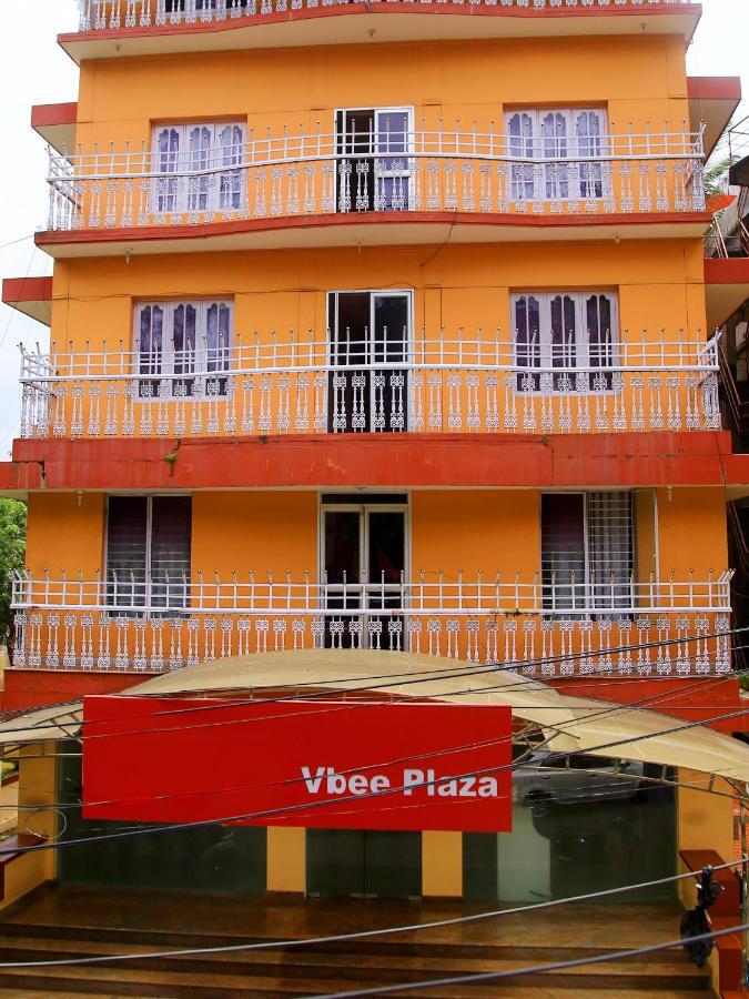 V Bee Plaza Hotel Thiruvananthapuram ภายนอก รูปภาพ