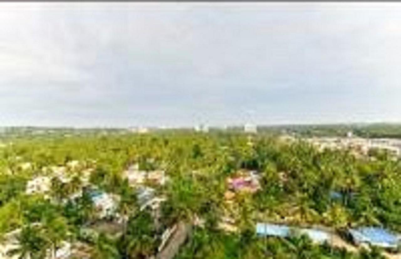 V Bee Plaza Hotel Thiruvananthapuram ภายนอก รูปภาพ